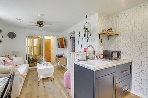 Walk to Memorial Stadium: Family Home w/ Patio