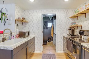 Walk to Memorial Stadium: Family Home w/ Patio