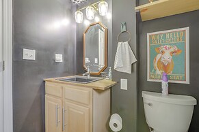 Walk to Memorial Stadium: Family Home w/ Patio