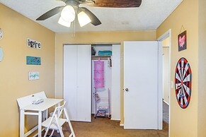 Patio & Mtn Views: Family Gem in California City