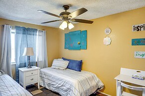 Patio & Mtn Views: Family Gem in California City