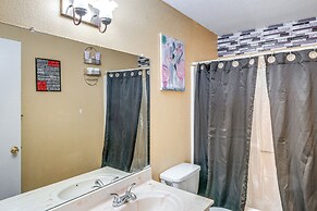 Patio & Mtn Views: Family Gem in California City