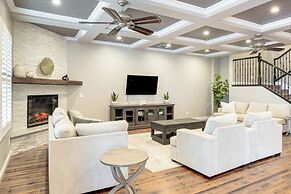 Outdoor Oasis & More: Group Getaway in Porterville