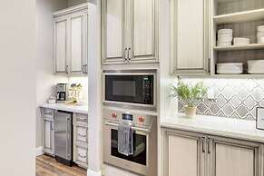 Outdoor Oasis & More: Group Getaway in Porterville