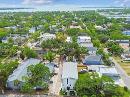 NEW The Strata Barn - Luxury Hyde Park Townhome