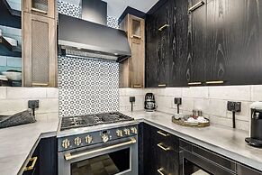 NEW The Strata Barn - Luxury Hyde Park Townhome