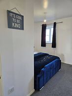 Tranquil Getaway in Wolverhampton - Perfect for Relaxation