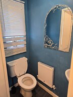 Tranquil Getaway in Wolverhampton - Perfect for Relaxation