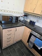 Tranquil Getaway in Wolverhampton - Perfect for Relaxation