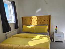 Tranquil Getaway in Wolverhampton - Perfect for Relaxation