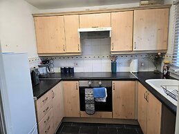 Tranquil Getaway in Wolverhampton - Perfect for Relaxation