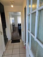 Tranquil Getaway in Wolverhampton - Perfect for Relaxation