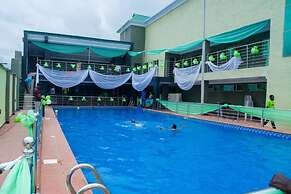 MONARCHS LUXURY PALACE HOTEL