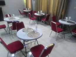 MONARCHS LUXURY PALACE HOTEL