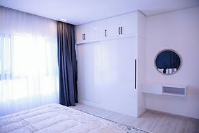 Grand Premiere 2 Bed by YourHost