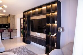 Grand Premiere 2 Bed by YourHost