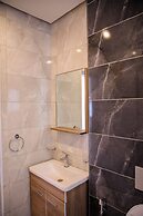 Grand Premiere 2 Bed by YourHost