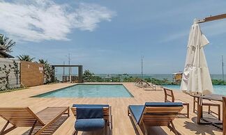 Seafront Condominium With Pool - SHC