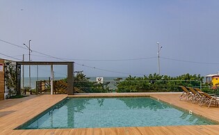 Seafront Condominium With Pool - SHC