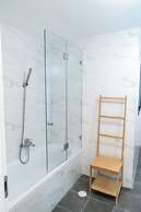 3BR Skyline Retreat on the 24th Floor