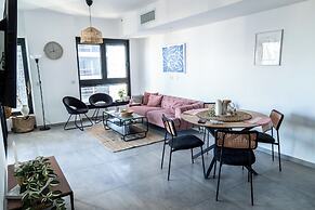 3BR Skyline Retreat on the 24th Floor