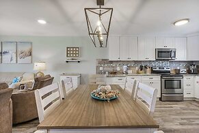 Lagoon Landing 202- Beautifully Decorated Condo With Balcony Pool Step