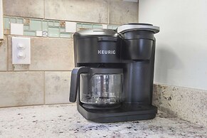 Lagoon Landing 202- Beautifully Decorated Condo With Balcony Pool Step