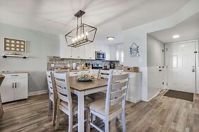 Lagoon Landing 202- Beautifully Decorated Condo With Balcony Pool Step