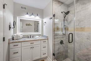 Lagoon Landing 202- Beautifully Decorated Condo With Balcony Pool Step