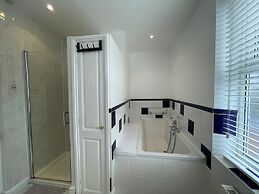 Familyfriendly - Sleeps6 - Privateparking - Garden