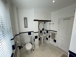 Familyfriendly - Sleeps6 - Privateparking - Garden