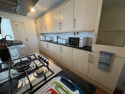 Familyfriendly - Sleeps6 - Privateparking - Garden