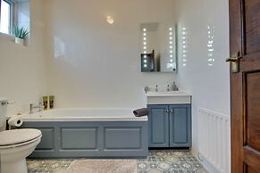 Portsmouth Maisonete Pool Tennis Table