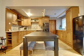 Portsmouth Maisonete Pool Tennis Table