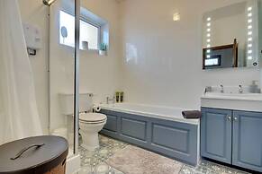 Portsmouth Maisonete Pool Tennis Table