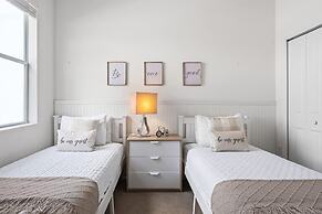 Ground Floor Gathering up to 9 Guests Bl387