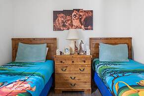 Entertaining Game Room 4BR Near Disney