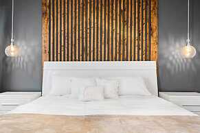 Sophisticated 6BR at Storey Lake Sl2766