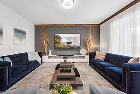 Sophisticated 6BR at Storey Lake Sl2766