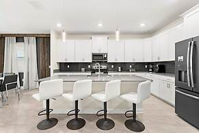 Sophisticated 6BR at Storey Lake Sl2766