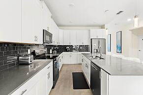 Sophisticated 6BR at Storey Lake Sl2766