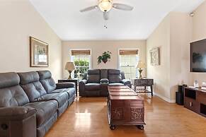 Lake View and Pool 4BR House Disney Area