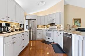 Lake View and Pool 4BR House Disney Area