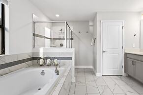 Luxury Decor 6BR at Storey Lake Sleeps 16 Sl2945