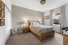 Luxury Decor 6BR at Storey Lake Sleeps 16 Sl2945