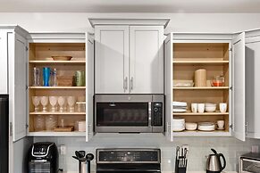 Luxury Decor 6BR at Storey Lake Sleeps 16 Sl2945