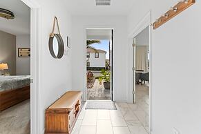 Luxury Decor 6BR at Storey Lake Sleeps 16 Sl2945