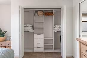 Luxury Decor 6BR at Storey Lake Sleeps 16 Sl2945