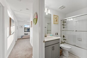 Luxury Decor 6BR at Storey Lake Sleeps 16 Sl2945