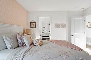 Luxury Decor 6BR at Storey Lake Sleeps 16 Sl2945